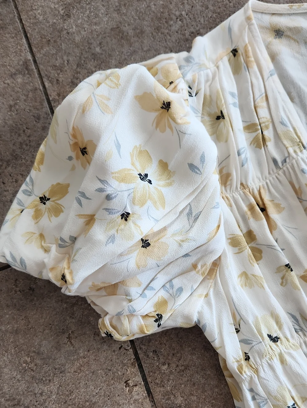 NWT...Zara Cream Floral Puff-Sleeve Button-Front Blouse